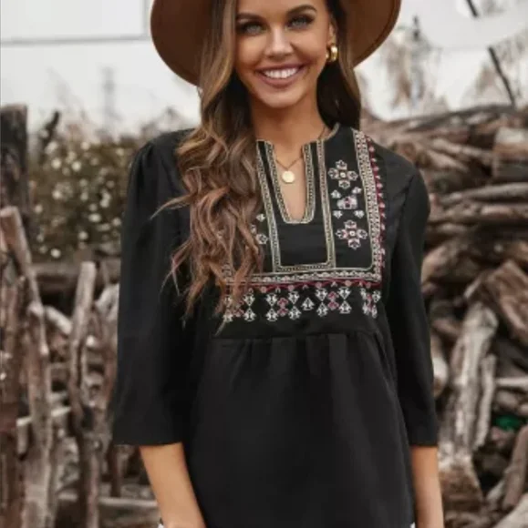 New 3/4 sleeve embroidered top - Picture 2 of 16